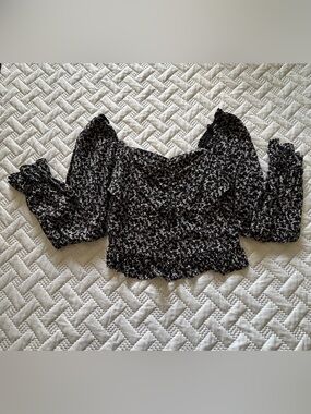 Japna Black and White Floral Puff-Sleeve Crop Top